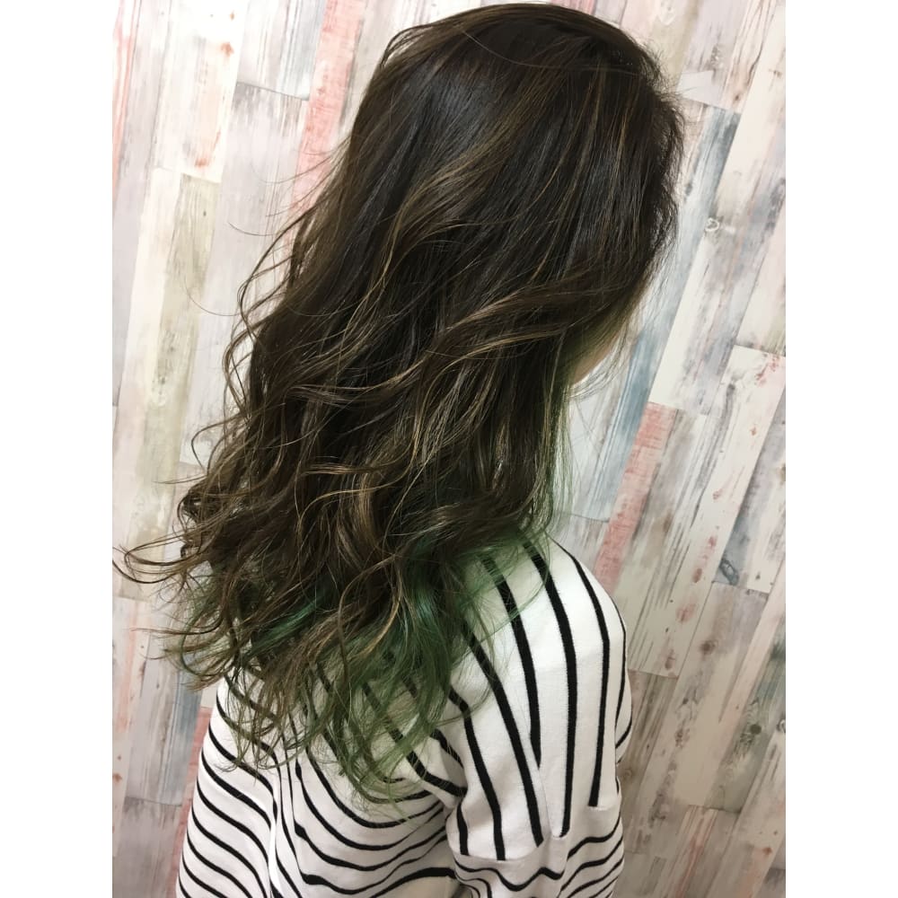 特殊カラー Grenade S グレネイドエス のヘアスタイル 美容院 美容室を予約するなら楽天ビューティ