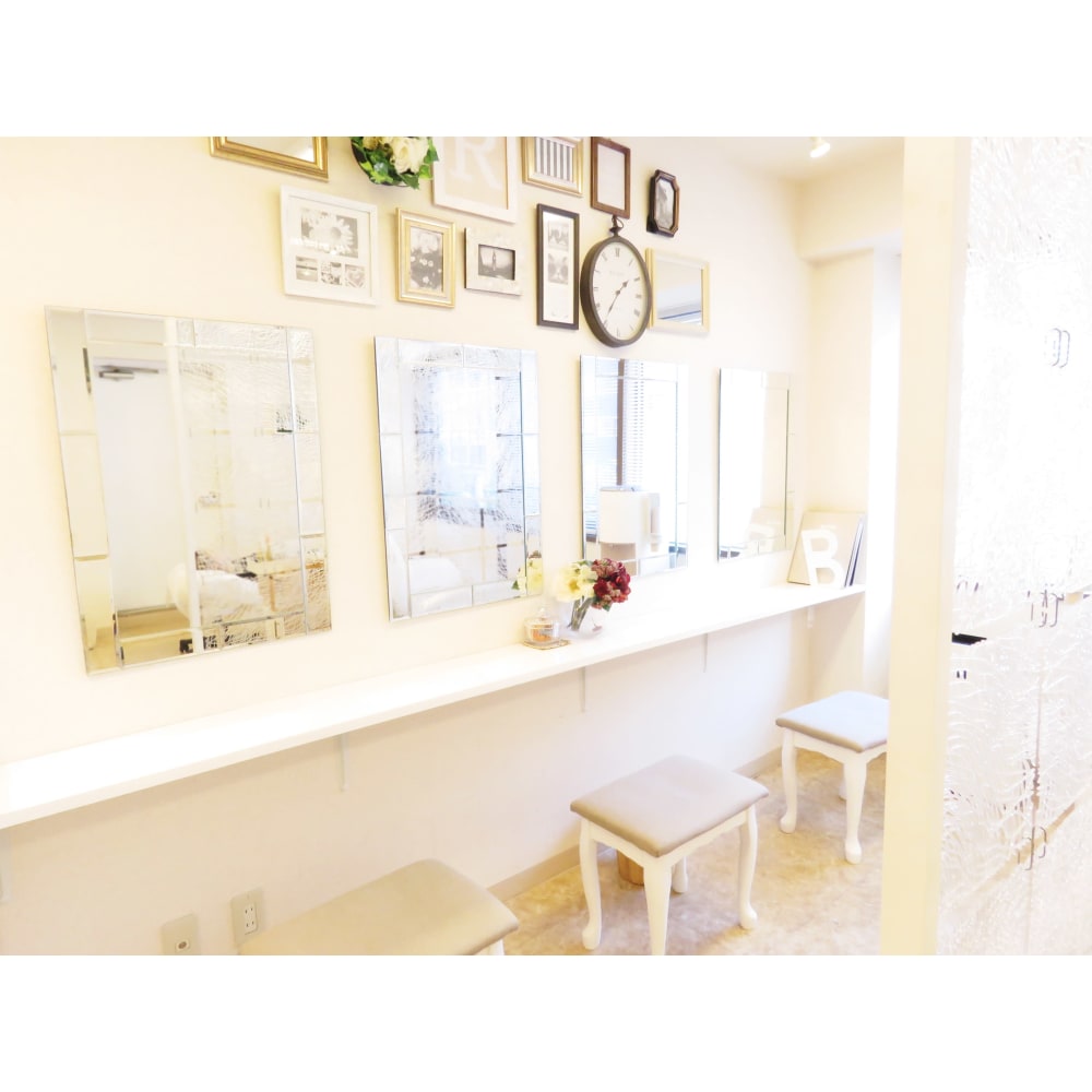 ROYAL eyelashまつエク・パリジェンヌ・アイブロウ