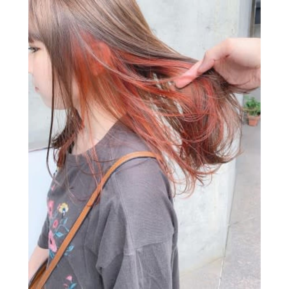 Bluefaces ブラッド オレンジインナーカラー Blue Faces 表参道 ブルーフェーセスオモテサンドウ のヘアスタイル 美容院 美容室を予約するなら楽天ビューティ