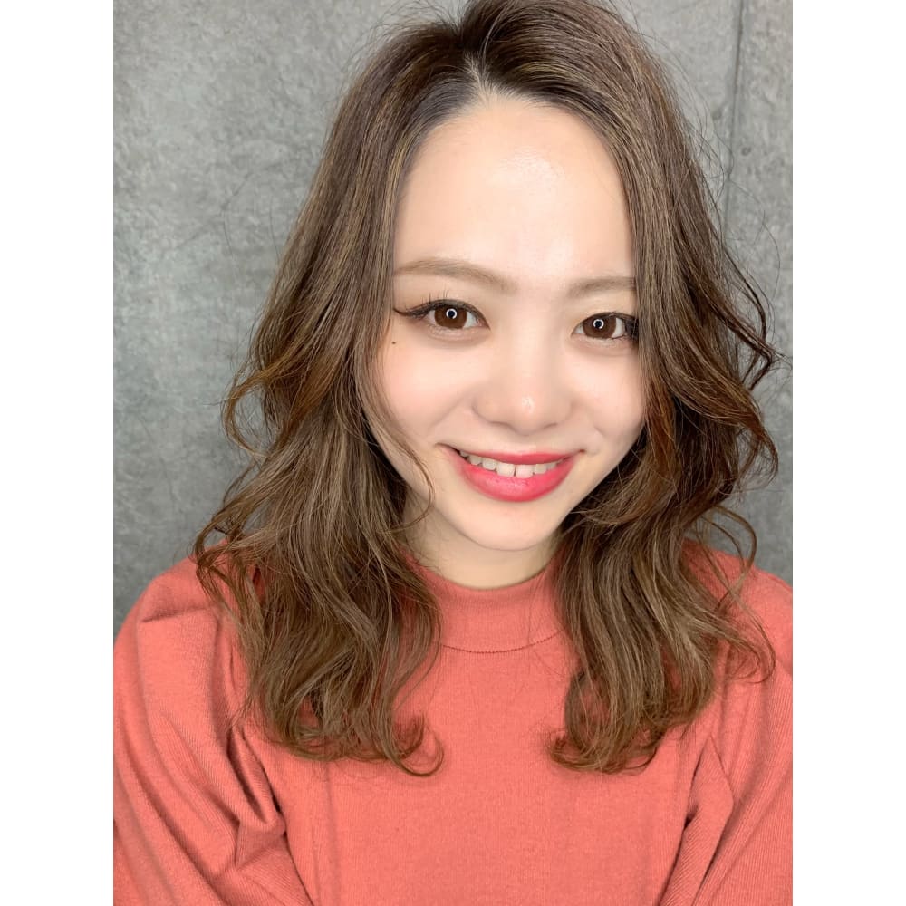 かきあげ前髪のミディアムスタイル Coo Et Fuu Hair Make クーエフーヘアメイク のヘアスタイル 美容院 美容室を予約するなら楽天ビューティ