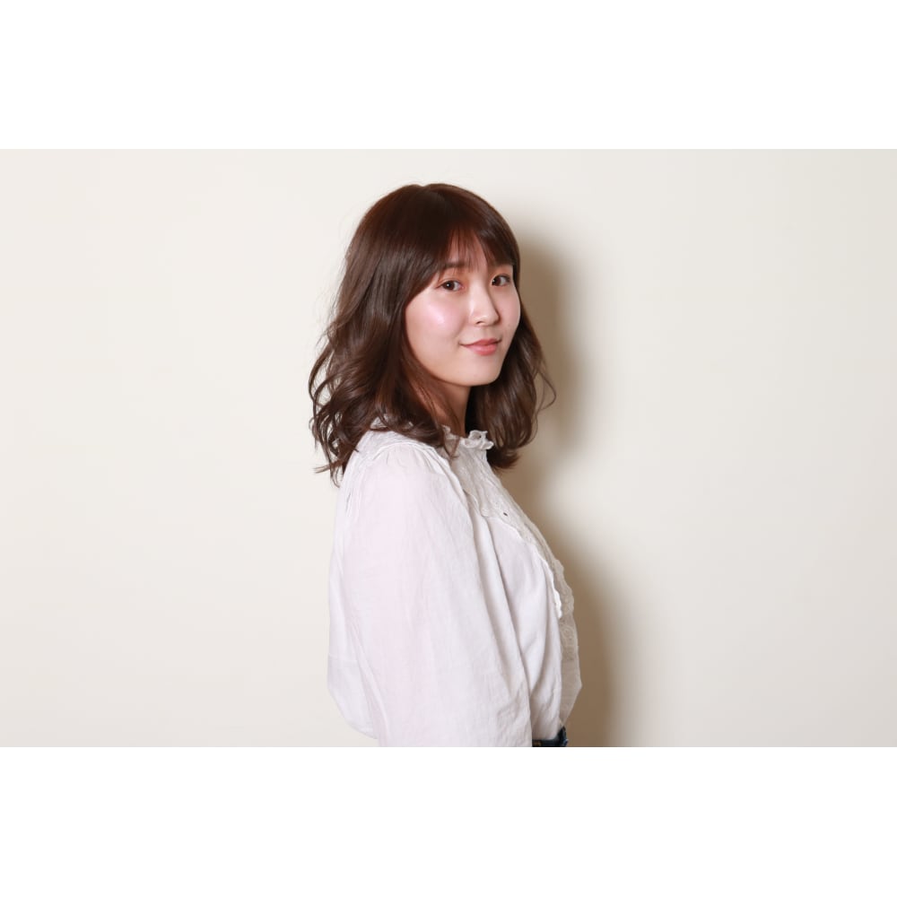 ミディアムレイヤースタイル Beautrium 福岡 ビュートリアム のヘアスタイル 美容院 美容室を予約するなら楽天ビューティ