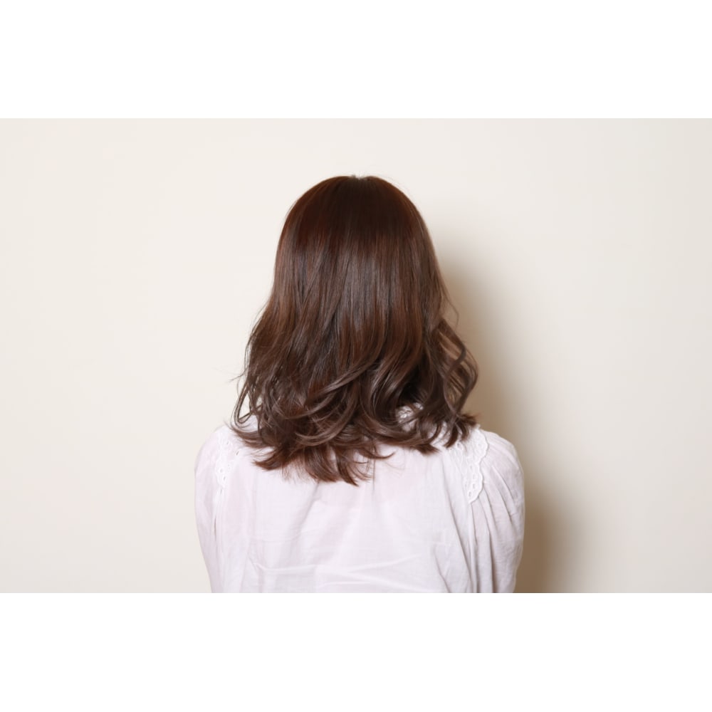 ミディアムレイヤースタイル Beautrium 福岡 ビュートリアム のヘアスタイル 美容院 美容室を予約するなら楽天ビューティ