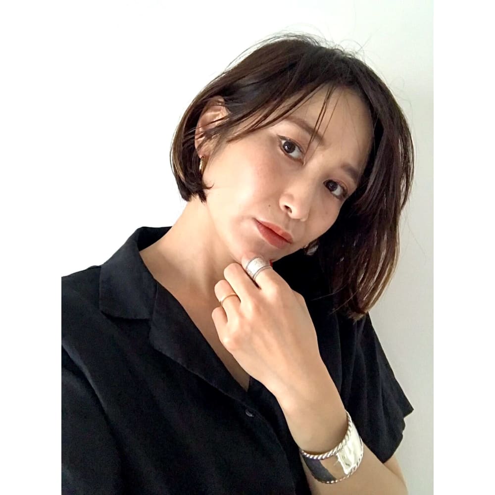 首 アゴのラインが綺麗に見える前下がりボブ Beautrium 福岡 ビュートリアム のヘアスタイル 美容院 美容室を予約するなら楽天ビューティ