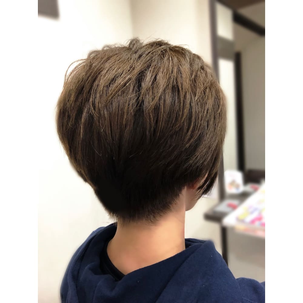 ハチの膨らむ髪質の方のも コンパクトショート Salon De Essence サロンドエッセンス のヘアスタイル 美容院 美容室を予約するなら楽天ビューティ