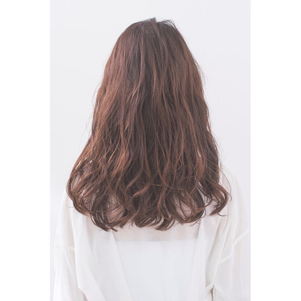 センターパートロング Little Salt 渋谷 リトルソルト のヘアスタイル 美容院 美容室を予約するなら楽天ビューティ センターパートロング Little Salt 渋谷 リトルソルト のヘアスタイル 美容院 美容室を予約するなら楽天ビューティ