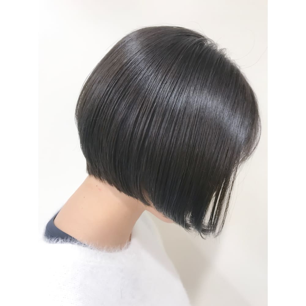 Crevie Cool Bob ダークグレーアッシュ Crevie クレヴィ のヘアスタイル 美容院 美容室を予約するなら楽天ビューティ