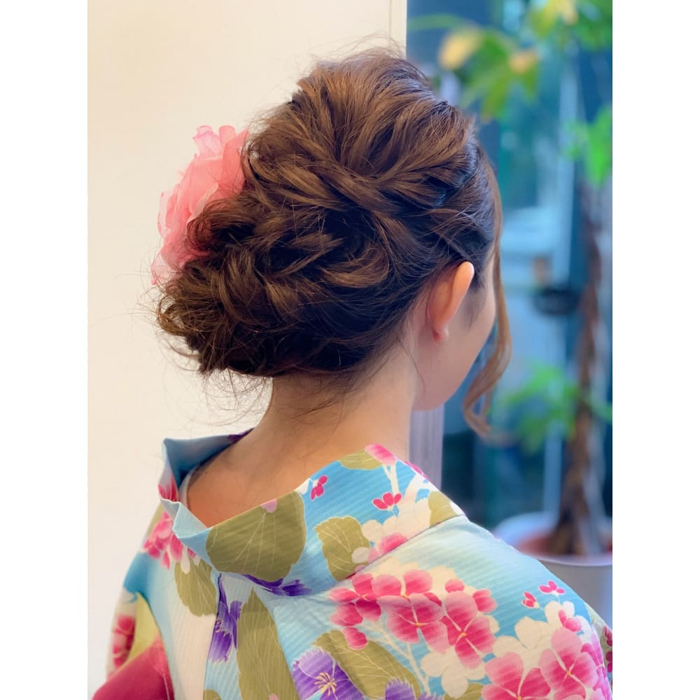 浴衣ヘアセット ゆるフワ編み込み Gold Woodpecker ゴールドウッドペッカー のヘアスタイル 美容院 美容室を予約するなら楽天ビューティ