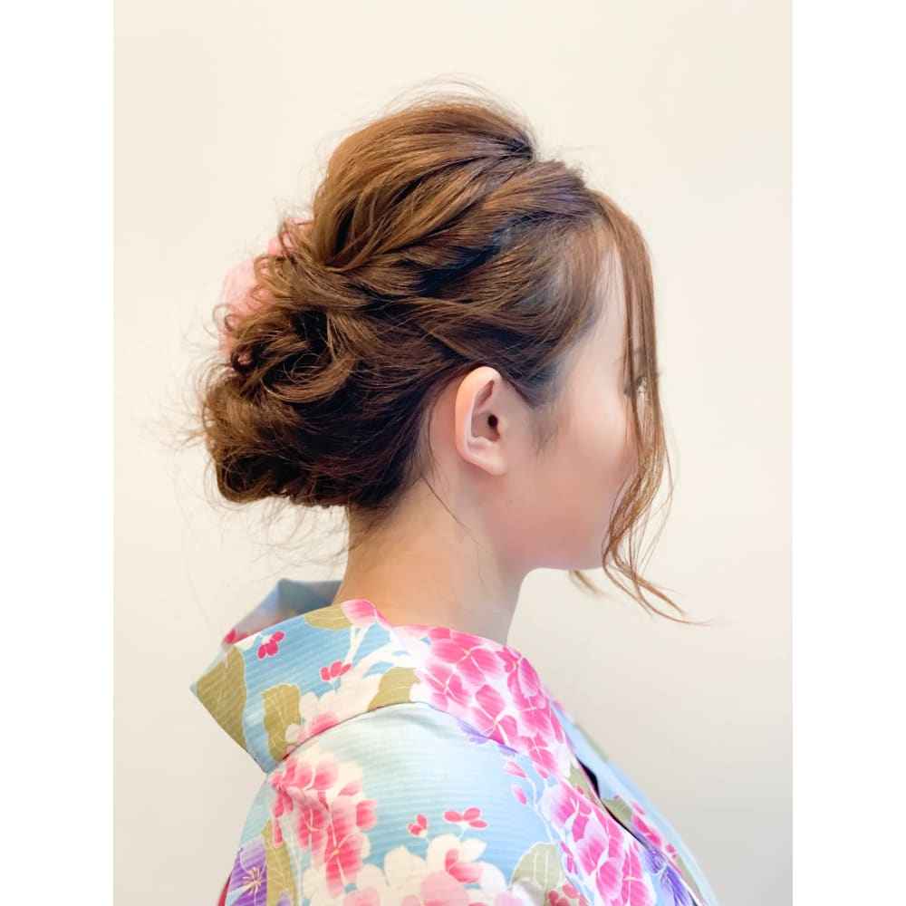 浴衣ヘアセット ゆるフワ編み込み Gold Woodpecker ゴールドウッドペッカー のヘアスタイル 美容院 美容室を予約するなら楽天ビューティ