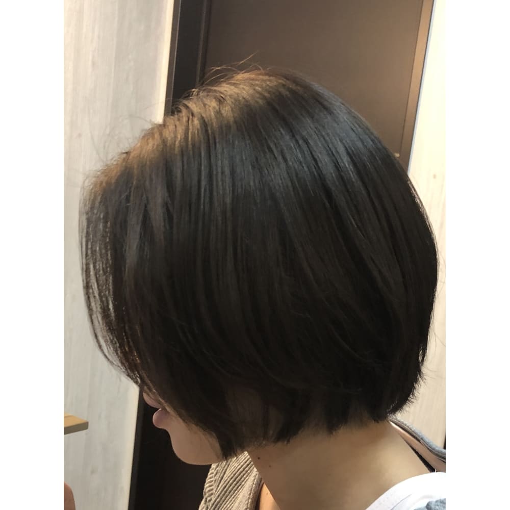 イルミナカラーブルージュ ひし形ショートボブ Hairspace Shining ヘアースペースシャイニング のヘアスタイル 美容院 美容室を予約するなら楽天ビューティ