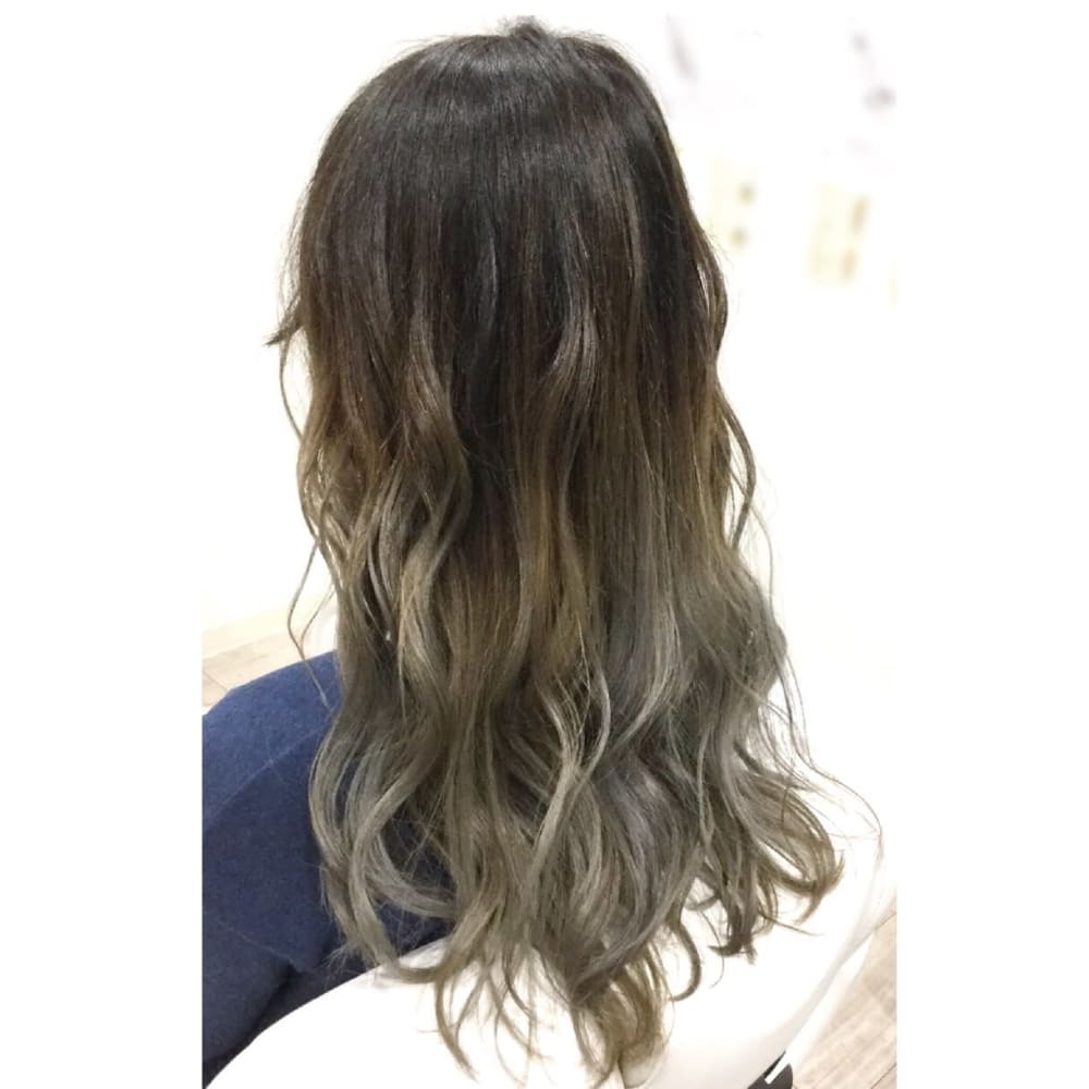 リタッチ無敵 シルバーベージュ グラデーションカラー Grace 心斎橋 グレイス シンサイバシ のヘアスタイル 美容院 美容室を予約するなら楽天ビューティ