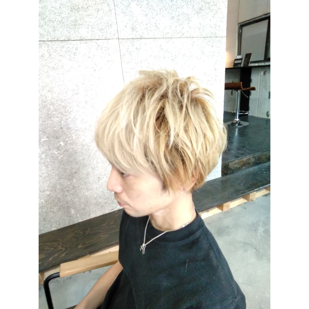 派手髪マッシュ Terra テラ のヘアスタイル 美容院 美容室を予約するなら楽天ビューティ