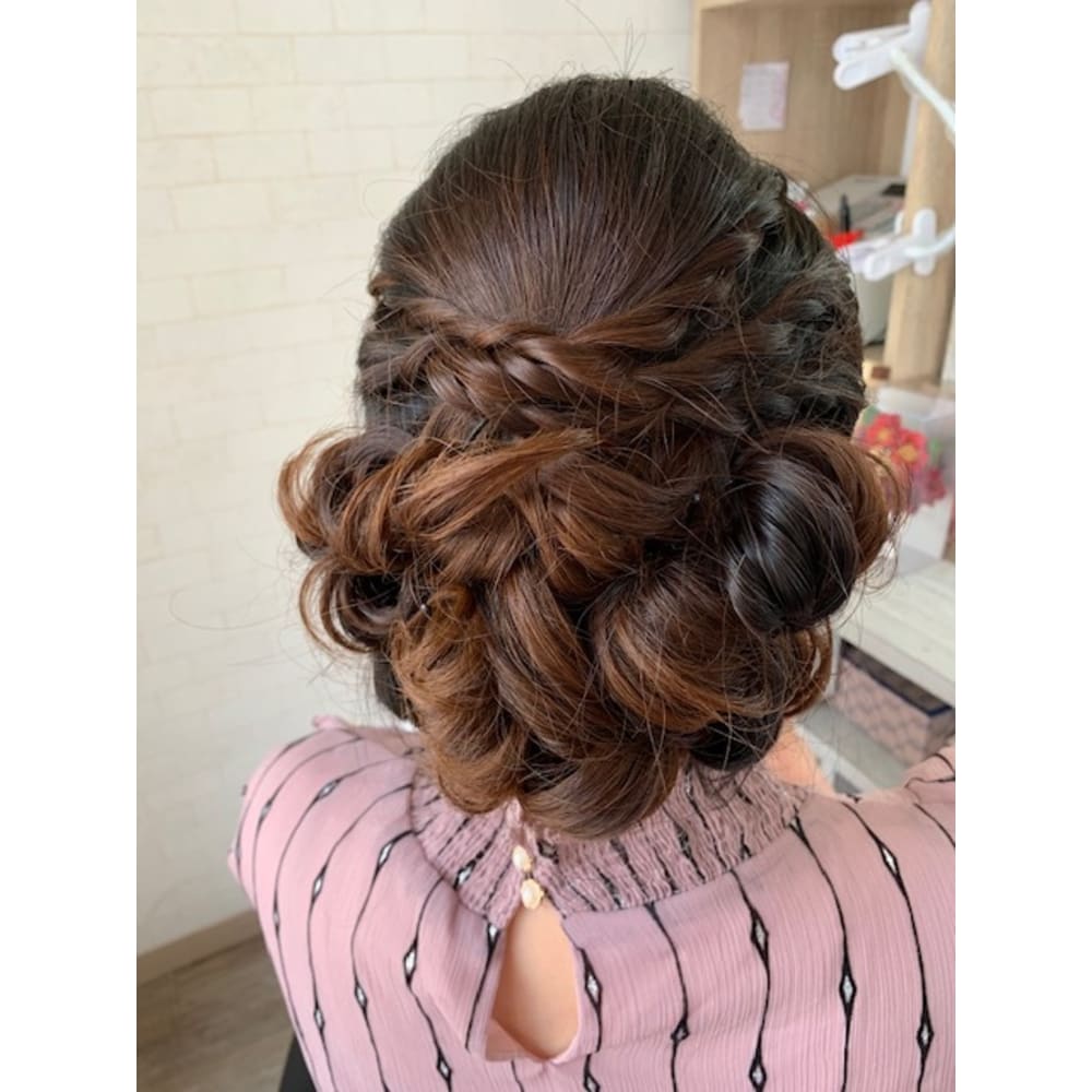 ネープシニヨンねじり ロール Mystere Restaresta ミステール リスタリスタ のヘアスタイル 美容院 美容室を予約するなら楽天ビューティ ネープシニヨンねじり ロール Mystere Restaresta ミステール リスタリスタ のヘアスタイル 美容院 美容室を予約するなら楽天ビューティ