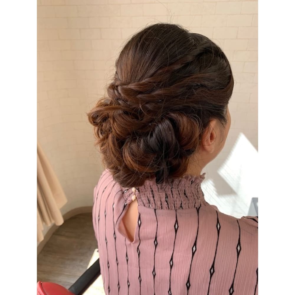 ネープシニヨンねじり ロール Mystere Restaresta ミステール リスタリスタ のヘアスタイル 美容院 美容室を予約するなら楽天ビューティ ネープシニヨンねじり ロール Mystere Restaresta ミステール リスタリスタ のヘアスタイル 美容院 美容室を予約するなら楽天ビューティ
