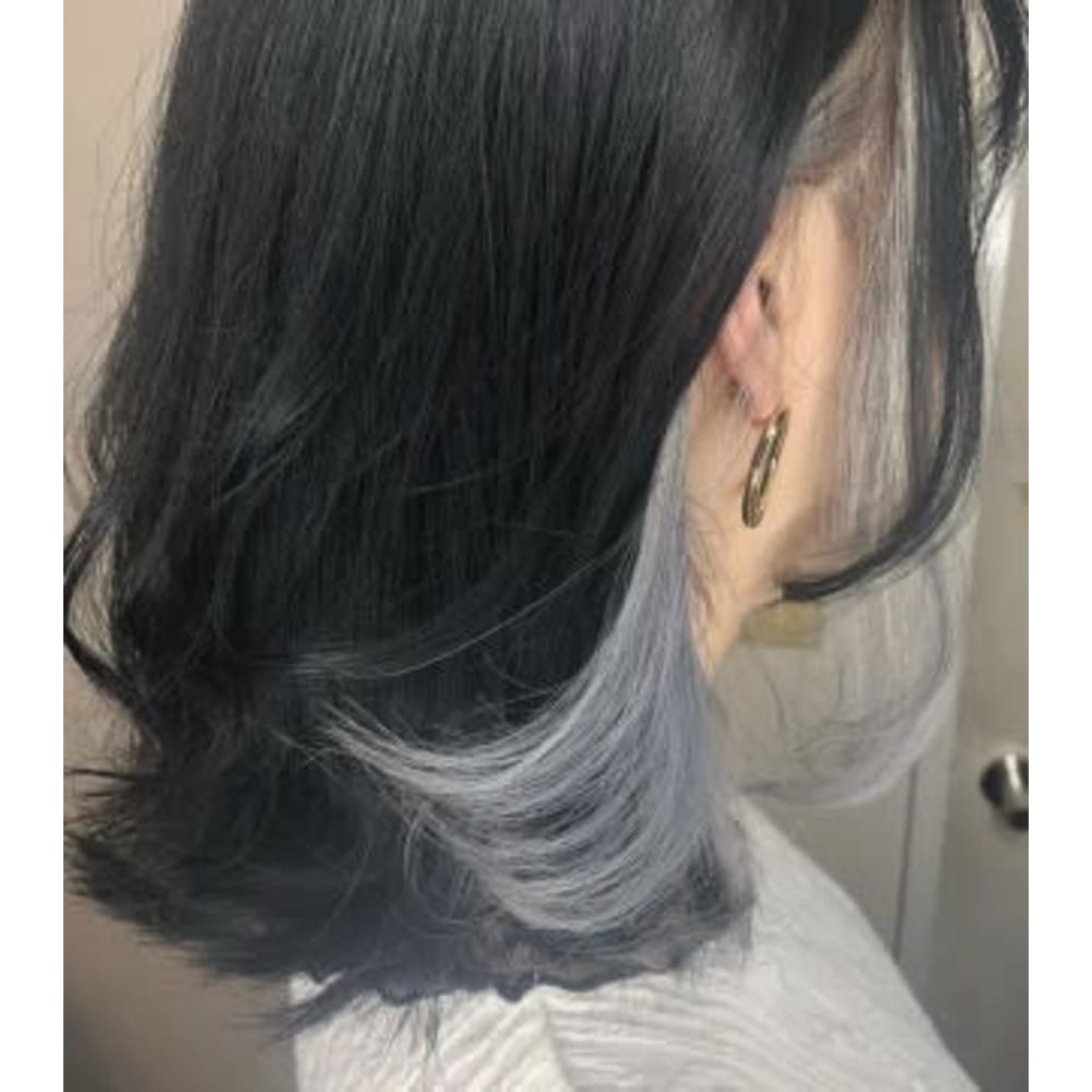 ブルーブラック インナーホワイト Brooch ブローチ のヘアスタイル 美容院 美容室を予約するなら楽天ビューティ ブルーブラック インナーホワイト Brooch ブローチ のヘアスタイル 美容院 美容室を予約するなら楽天ビューティ