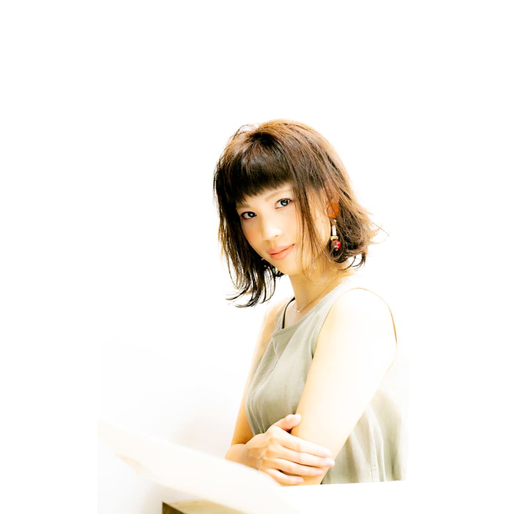 肩前後のミディアム系レイヤー Lourdes Hair Design ルルドヘアーデザイン のヘアスタイル 美容院 美容室を予約するなら楽天ビューティ