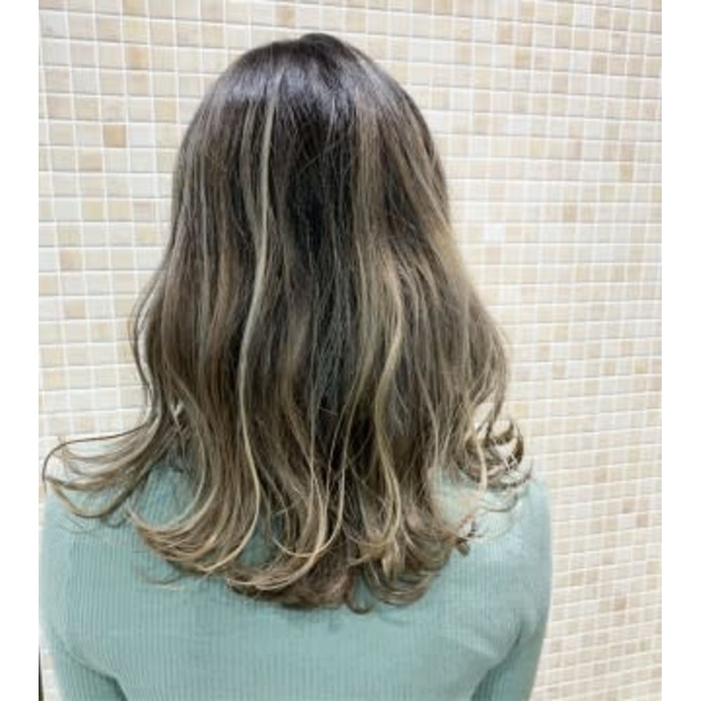 ミディアム バレイヤージュ Ark Ing アークイング のヘアスタイル 美容院 美容室を予約するなら楽天ビューティ