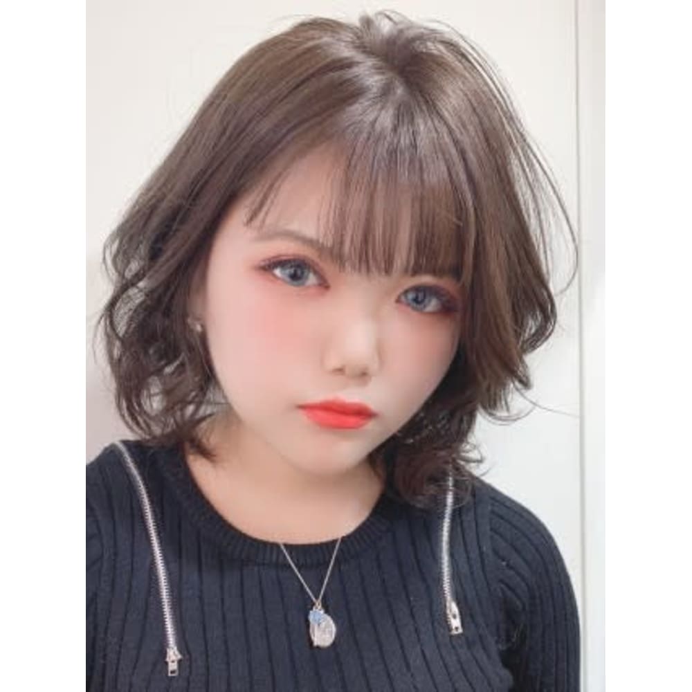 顔周りで魅せるクールミディ Neaf ニーフ のヘアスタイル 美容院