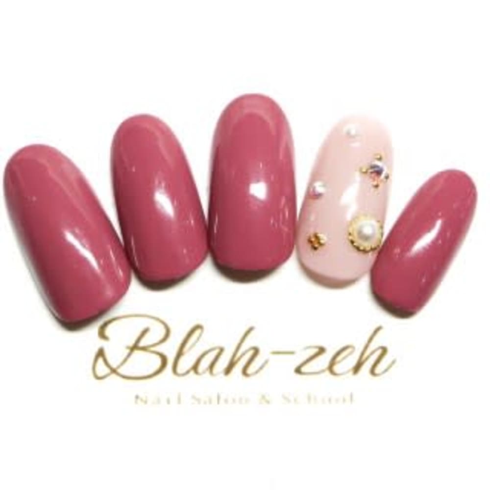 冬のシンプルビジューネイル Blah Zeh ブラゼ のネイルデザイン ネイル まつげサロンを予約するなら楽天ビューティ