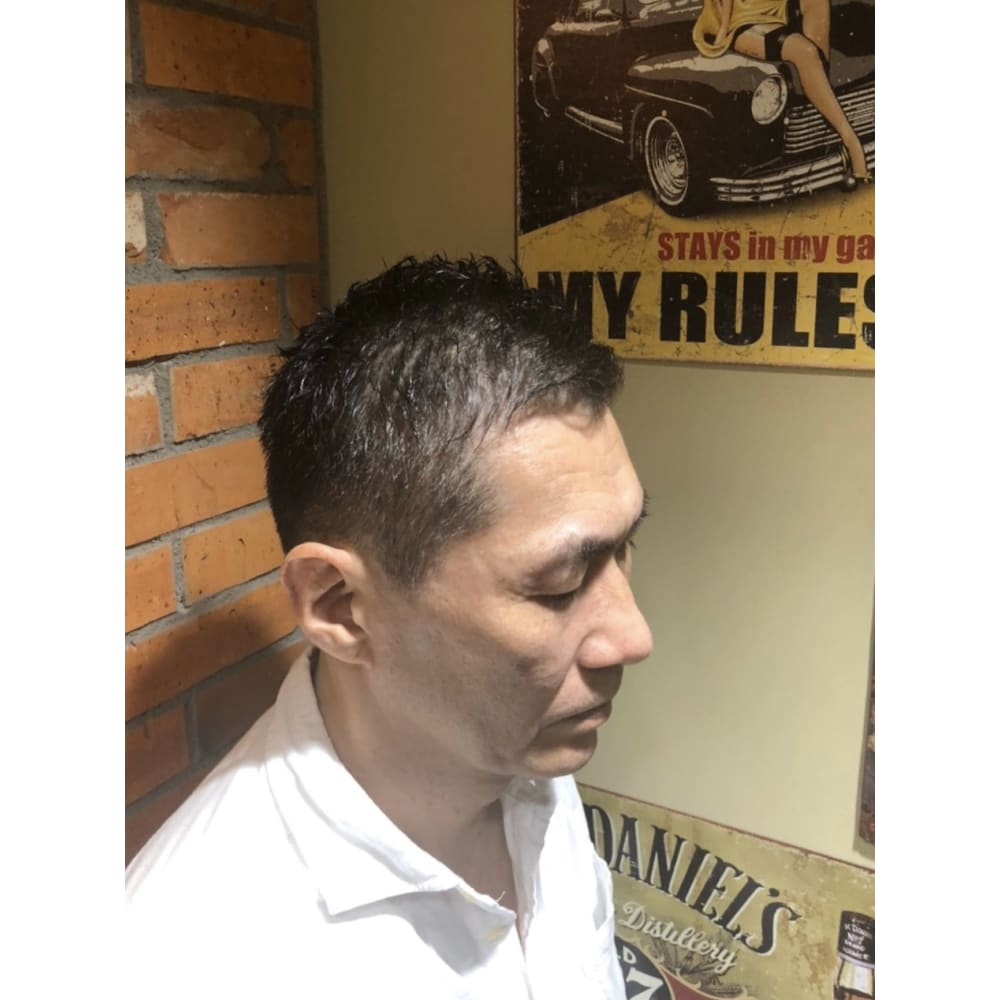 ソフトモヒカン風ビジネスカット 八重洲 理容室 Hiro Ginza Hair Salon 日本橋八重洲店 ヒロギンザヘアーサロンニホンバシヤエステン のヘアスタイル 美容院 美容室を予約するなら楽天ビューティ