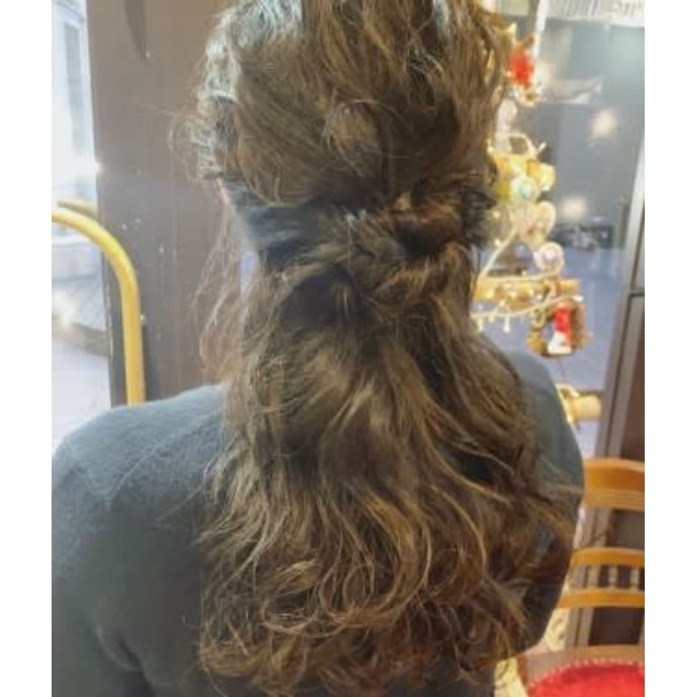 大人華やかハーフアップ Terras Of Belle テラスオブベル のヘアスタイル 美容院 美容室を予約するなら楽天ビューティ