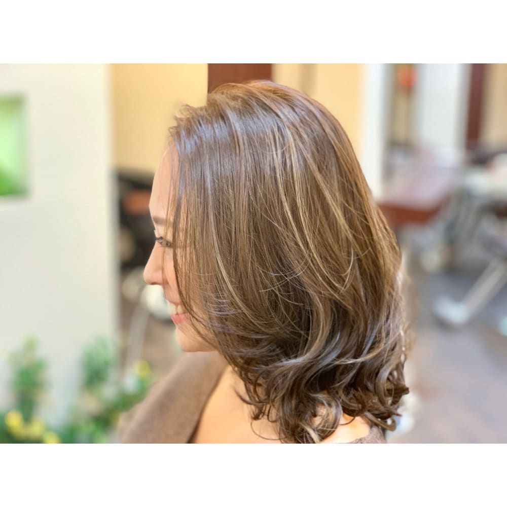 かき上げセミディ ハイライト立体カラー Rene 経堂店 ルネ キョウドウテン のヘアスタイル 美容院 美容室を予約するなら楽天ビューティ