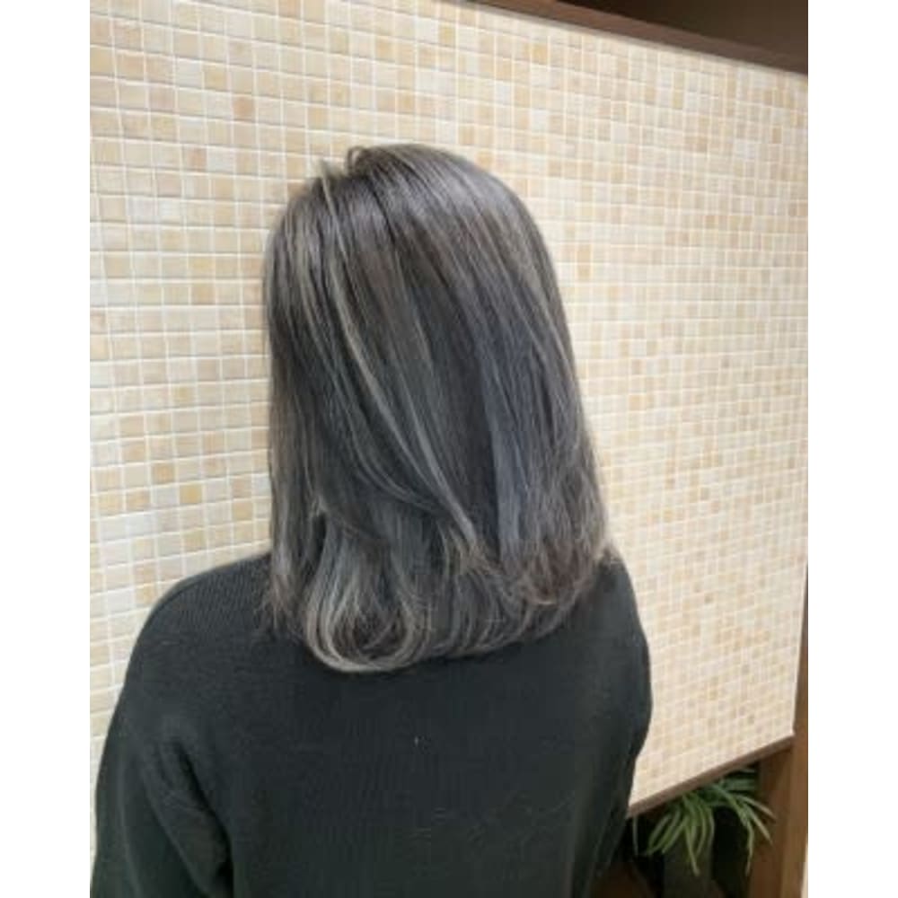 ハイライト プラチナシルバー Ark Ing アークイング のヘアスタイル 美容院 美容室を予約するなら楽天ビューティ