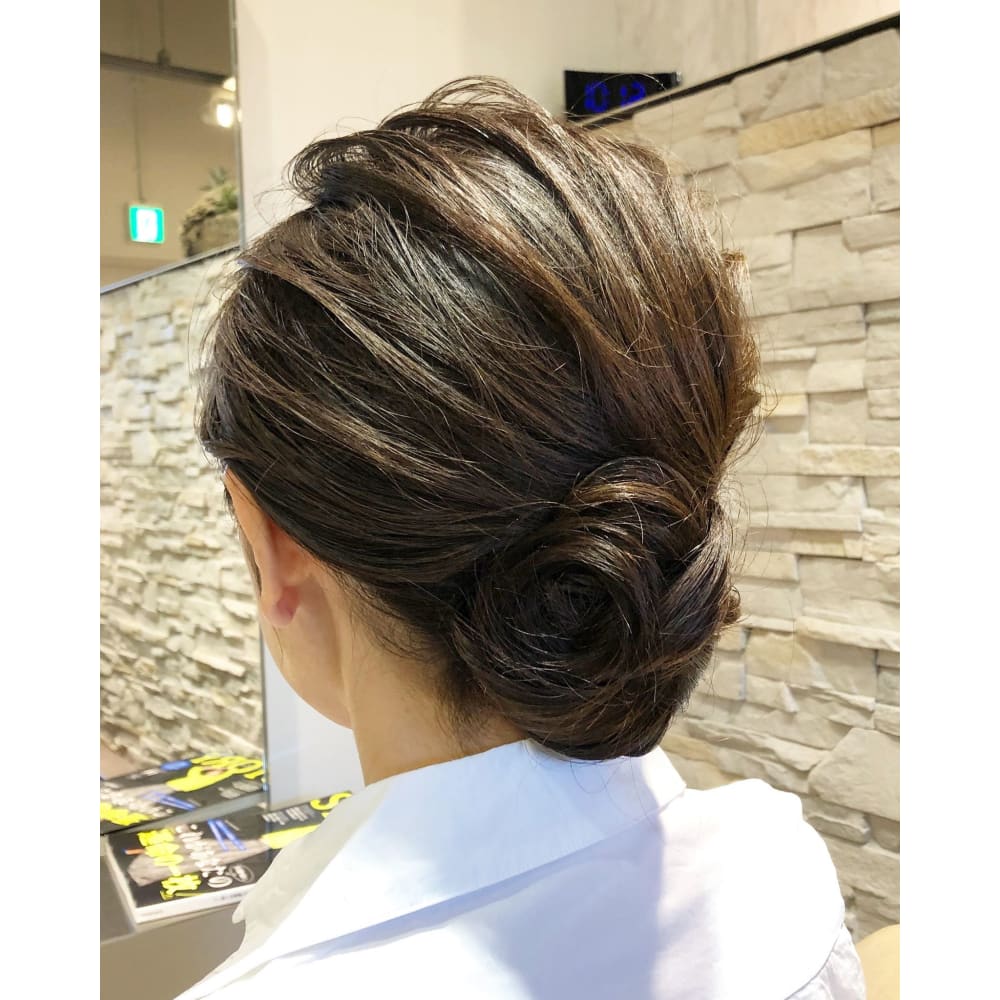 ちょっと控えめなまとめ髪 Hair Make Opsis オプシス のヘアスタイル 美容院 美容室を予約するなら楽天ビューティ
