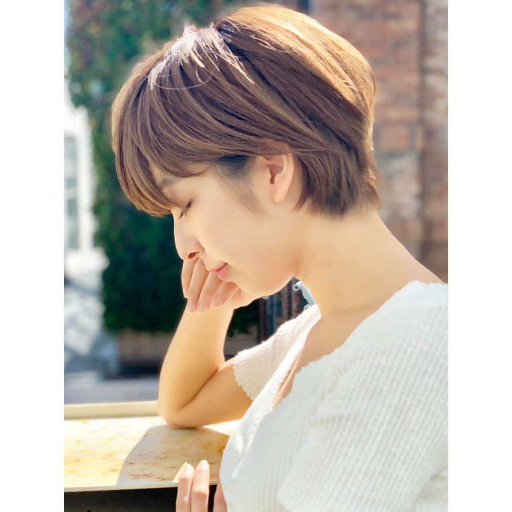 ナチュラルレイヤー前下がりショート Tailwind テイルウインド のヘアスタイル 美容院 美容室を予約するなら楽天ビューティ