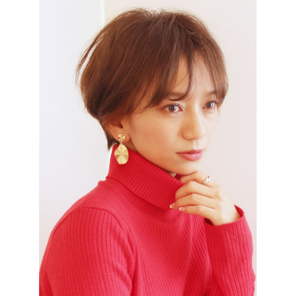 アッシュブラウンの綺麗目ショート イルミナカラー Circus By Beautrium 表参道 サーカスバイビュートリアム のヘアスタイル 美容院 美容室を予約するなら楽天ビューティ