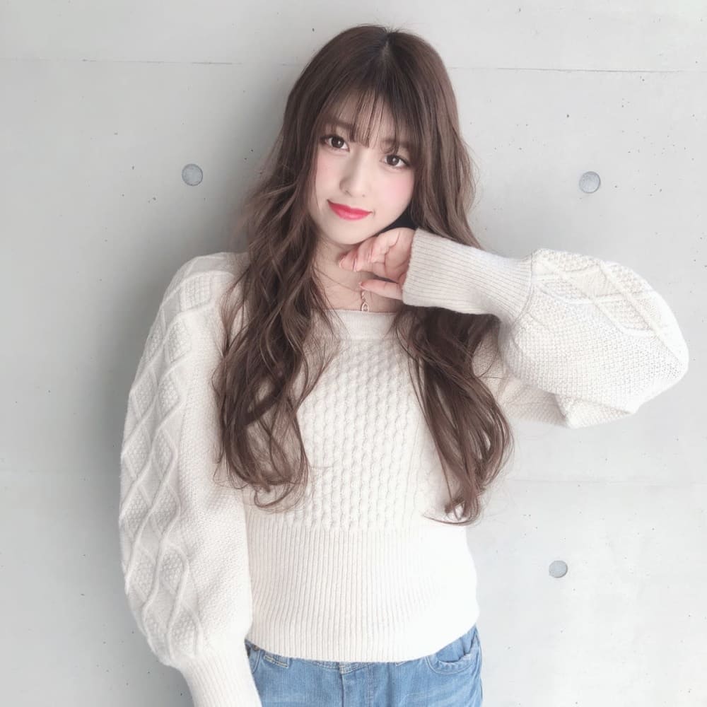 リバースウェーブとシースルバングで韓国人風お姉さん Loana Roppongi ロアナロッポンギ のヘアスタイル 美容院 美容室を予約するなら楽天ビューティ