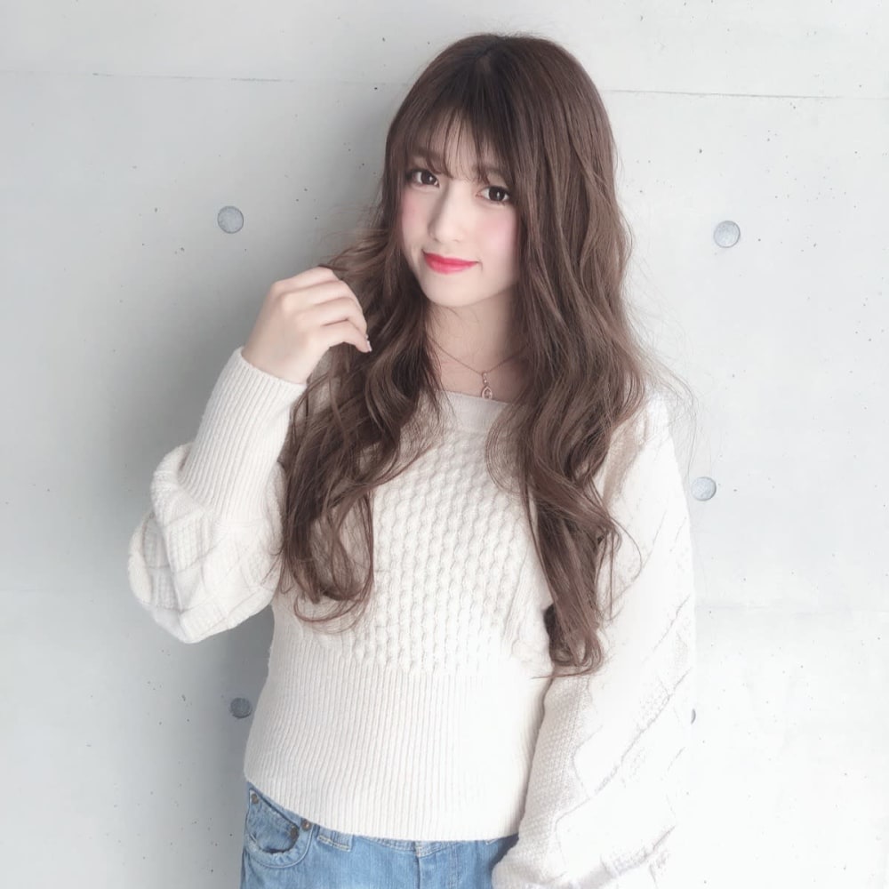 リバースウェーブとシースルバングで韓国人風お姉さん Loana Roppongi ロアナロッポンギ のヘアスタイル 美容院 美容室を予約するなら楽天ビューティ