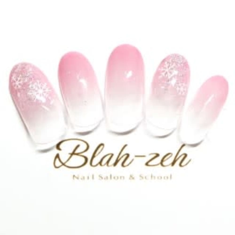 グラデーション 雪の結晶ネイル Blah Zeh ブラゼ のネイルデザイン ネイル まつげサロンを予約するなら楽天ビューティ