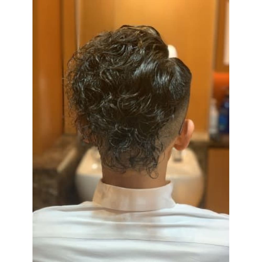 ハードパートバーバーフェードパーマコームオーバー ヘアーモードキクチ 銀座店 ヘアーモードキクチ のヘアスタイル 美容院 美容室を予約するなら楽天ビューティ ハードパートバーバーフェードパーマコームオーバー ヘアーモードキクチ 銀座店 ヘアーモードキクチ のヘアスタイル 美容院 美容室を予約するなら楽天ビューティ