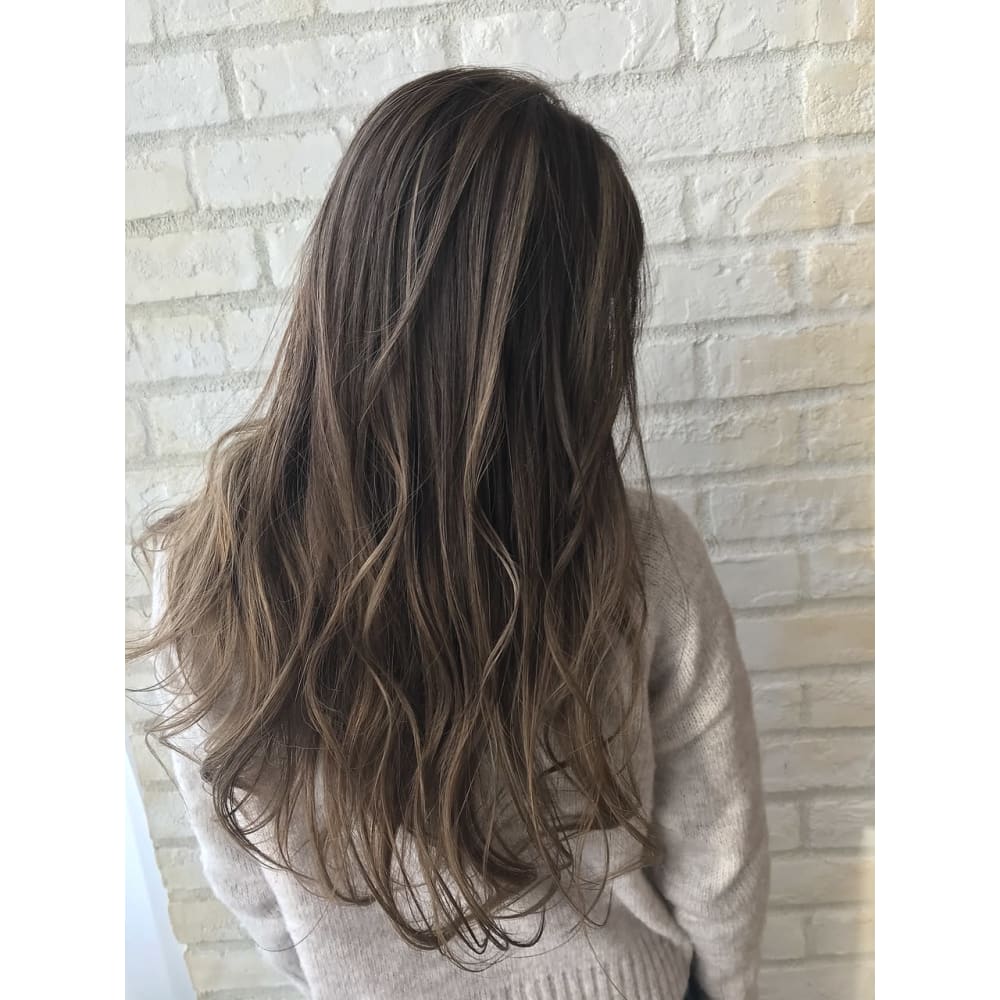 Lee Aimer南堀江 外国人風ハイライトグレージュ Lee Aimer 南堀江 リー エメ ミナミホリエ のヘアスタイル 美容院 美容室を予約するなら楽天ビューティ