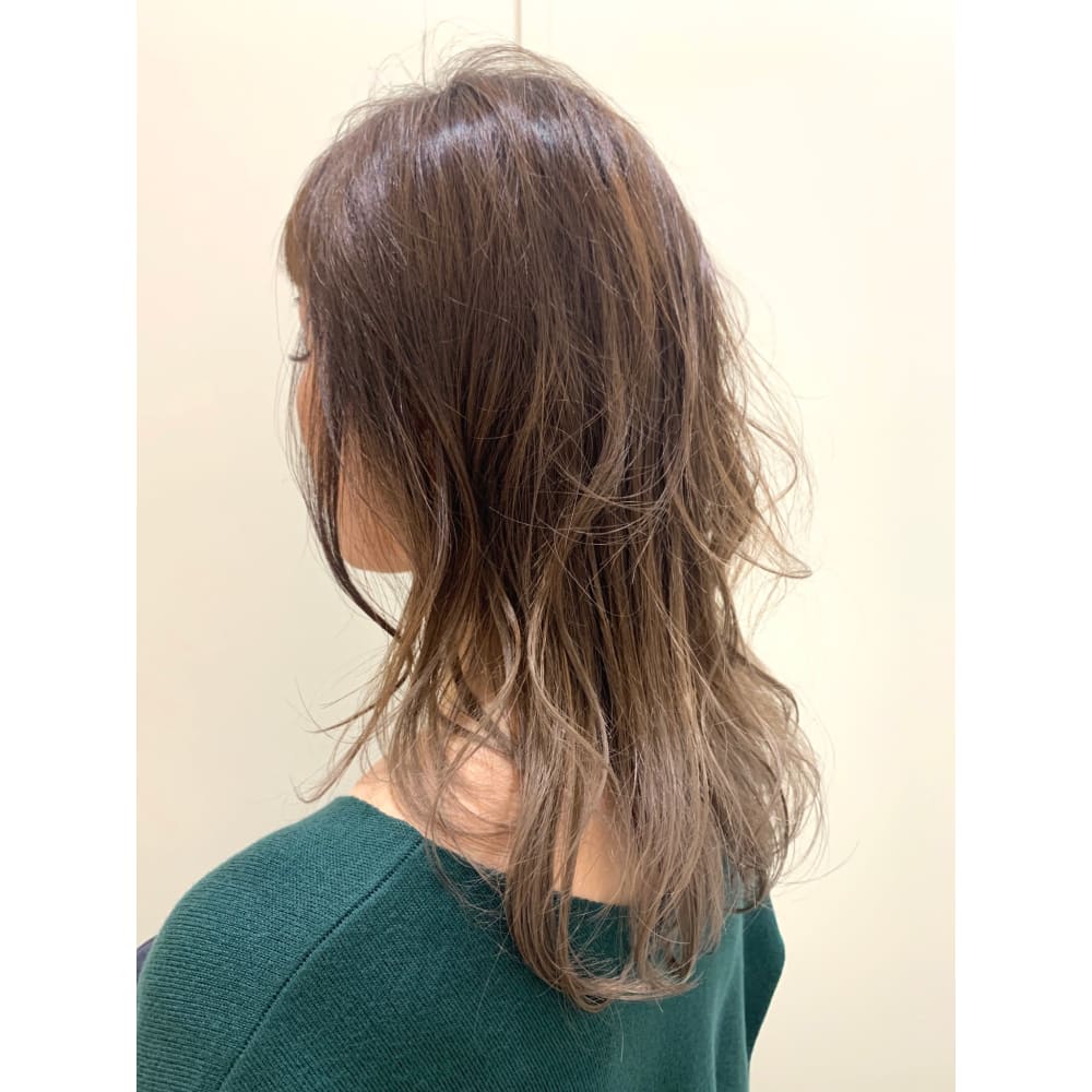 プラチナベージュの明るめグラデーションカラー Hair Make Opsis オプシス のヘアスタイル 美容院 美容室を予約するなら楽天ビューティ