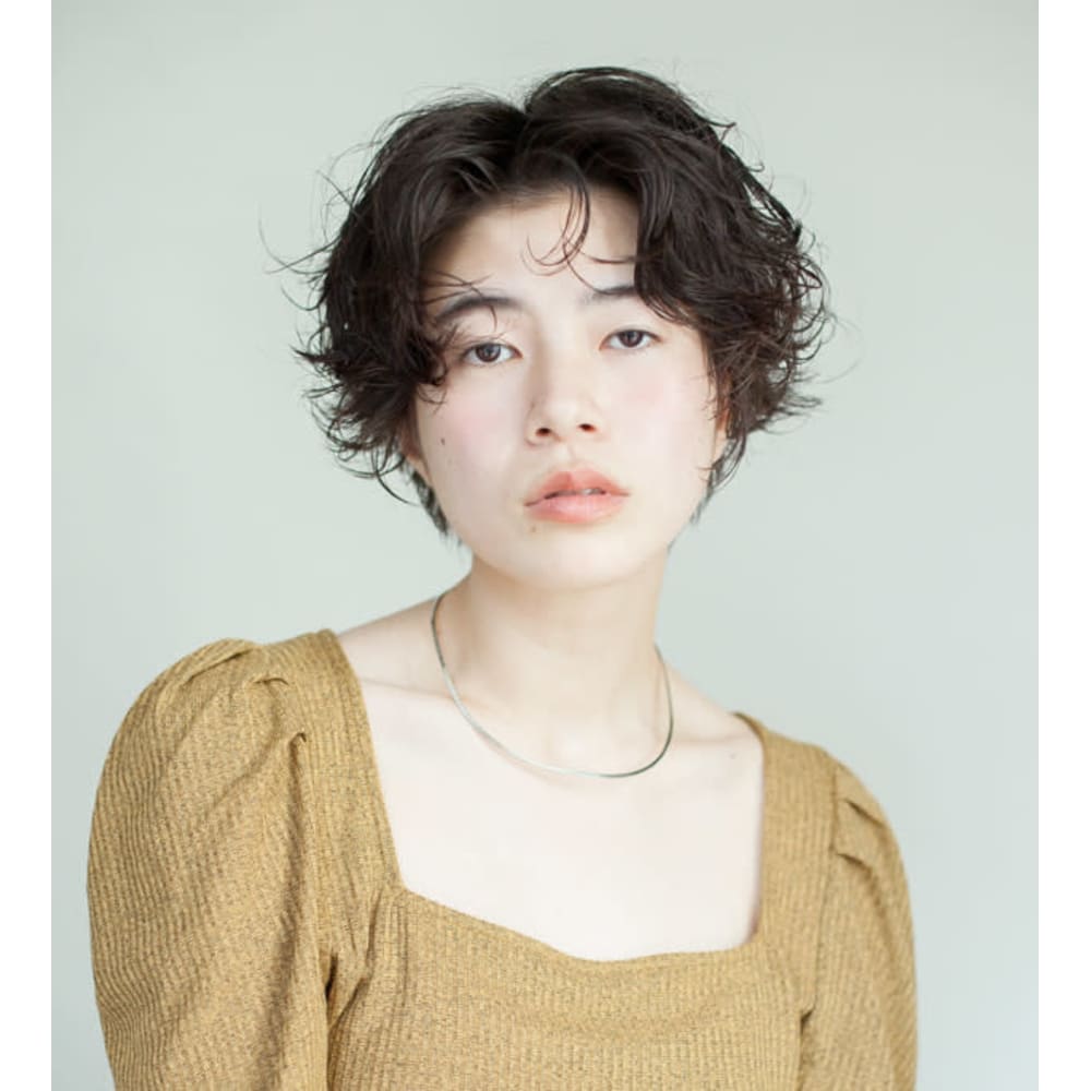 ハンサムショート ウェーブパーマ ナチュラルブラウン Merci メルシー のヘアスタイル 美容院 美容室を予約するなら楽天ビューティ
