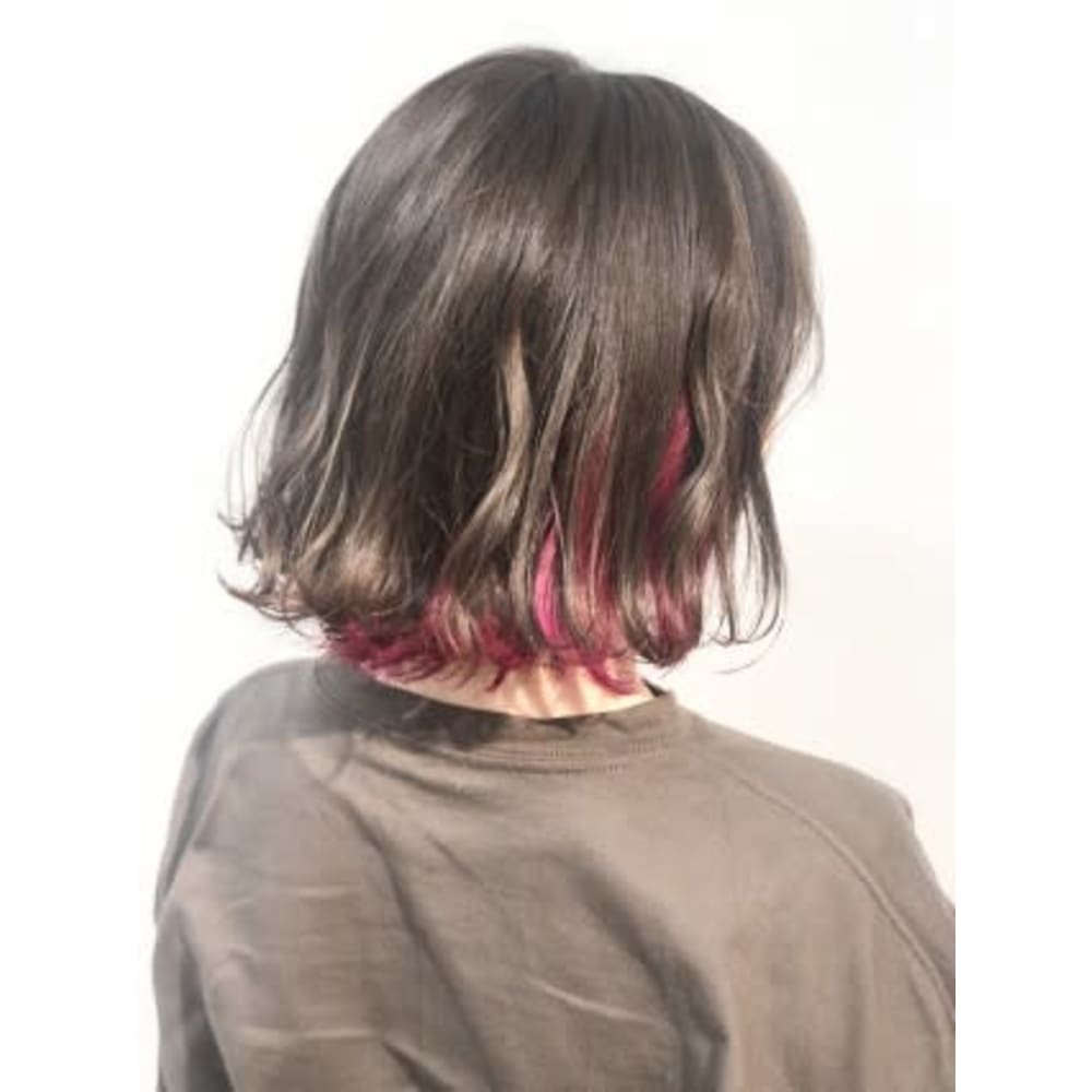 Lia 清水大誠 外ハネインナーカラー Lia By ｋｅｎｊｅ リアバイケンジ のヘアスタイル 美容院 美容室を予約するなら楽天ビューティ