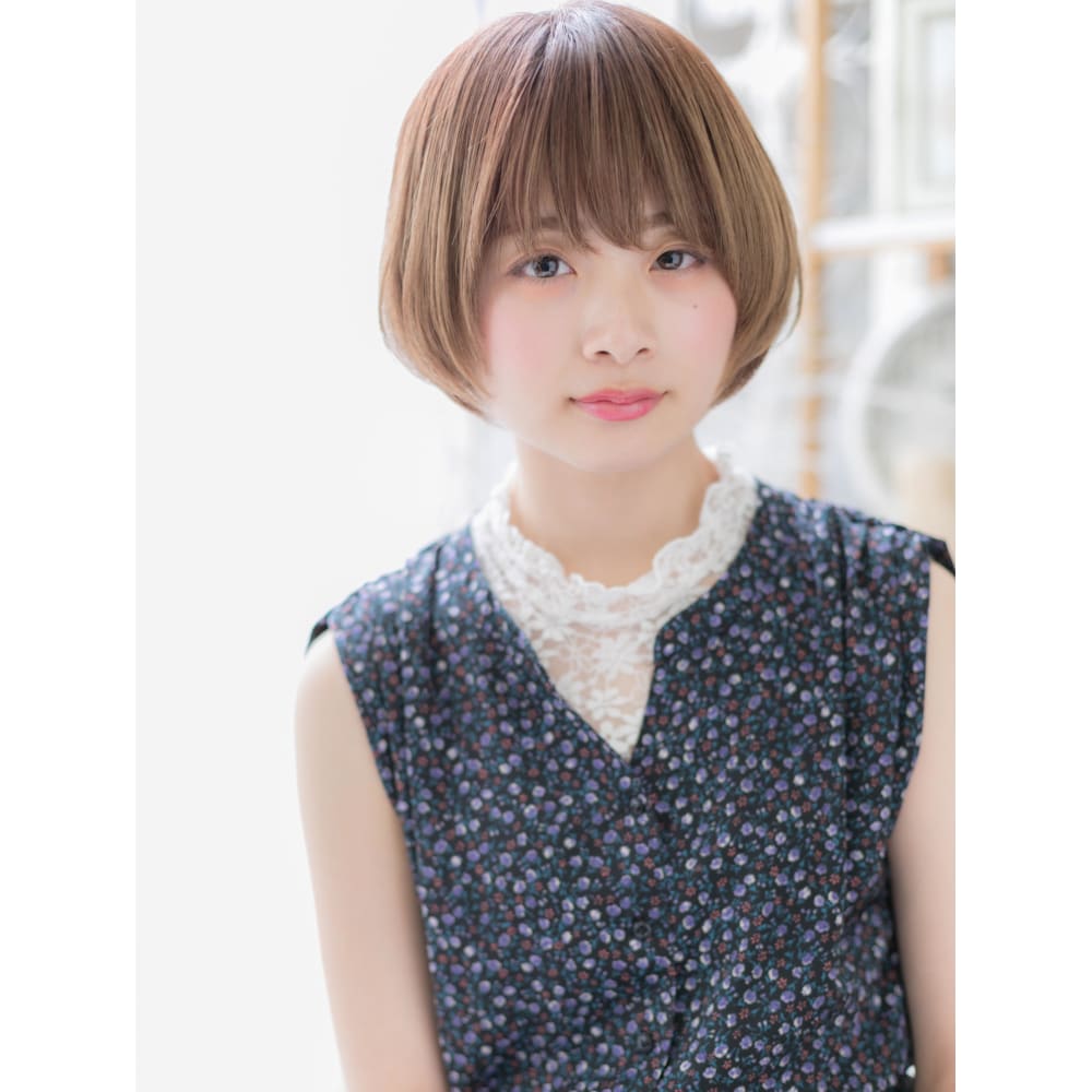 斜めバング 前下がり 透明感ナチュラルショート ボブ Mod S Hair 越谷 モッズヘア 越谷西口店 モッズヘア コシガヤニシグチテン のヘアスタイル 美容院 美容室を予約するなら楽天ビューティ