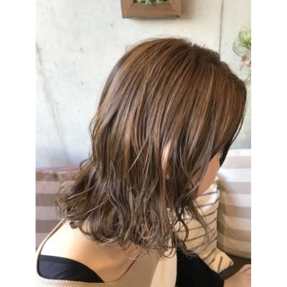 N カラーのフォギーベージュ Emu International 春日部本店 エムインターナショナル のヘアスタイル 美容院 美容室を予約するなら楽天ビューティ