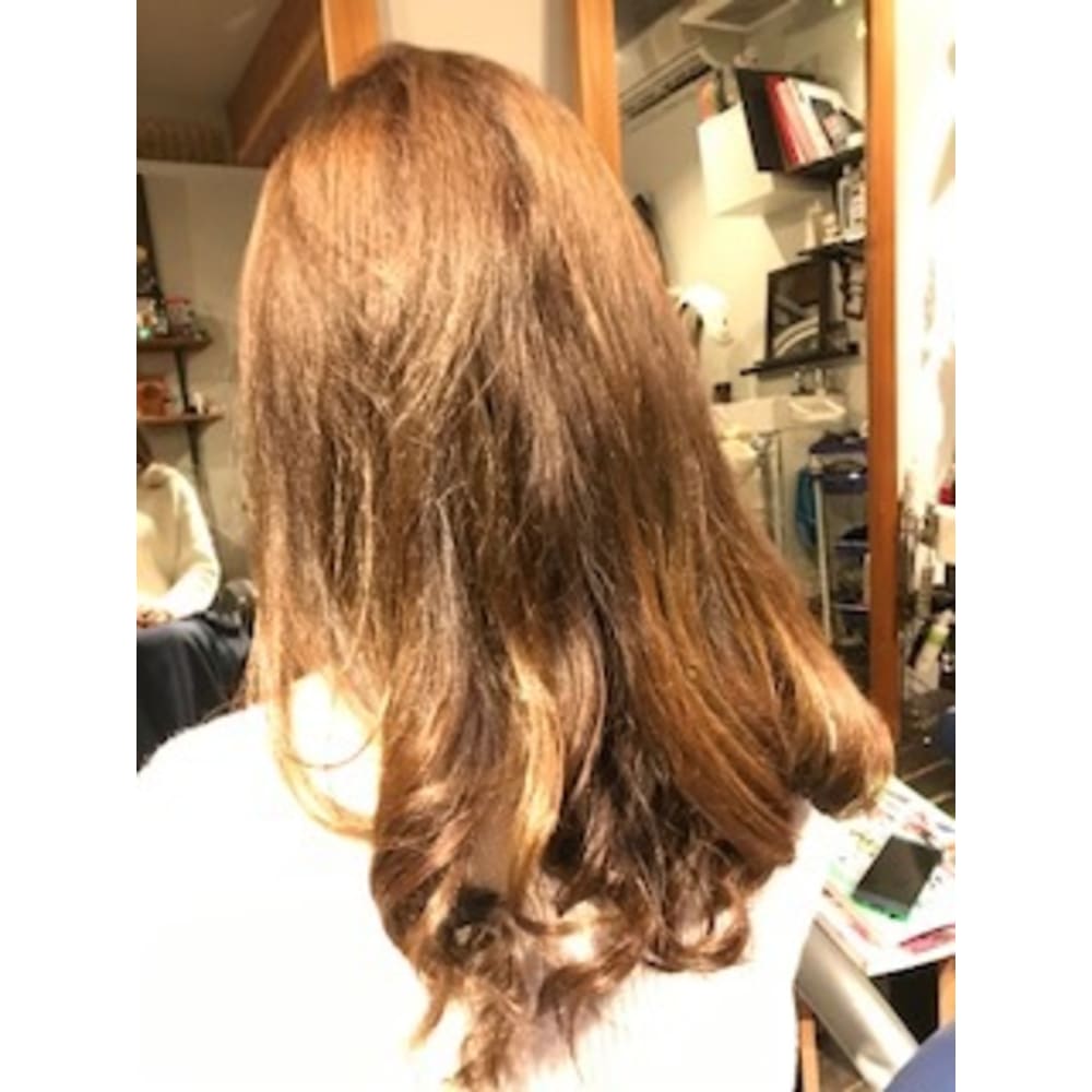 ロングレイヤースタイルの毛先にワンカールをプラス Tempo Hair Salon テンポ のヘアスタイル 美容院 美容室を予約するなら楽天ビューティ