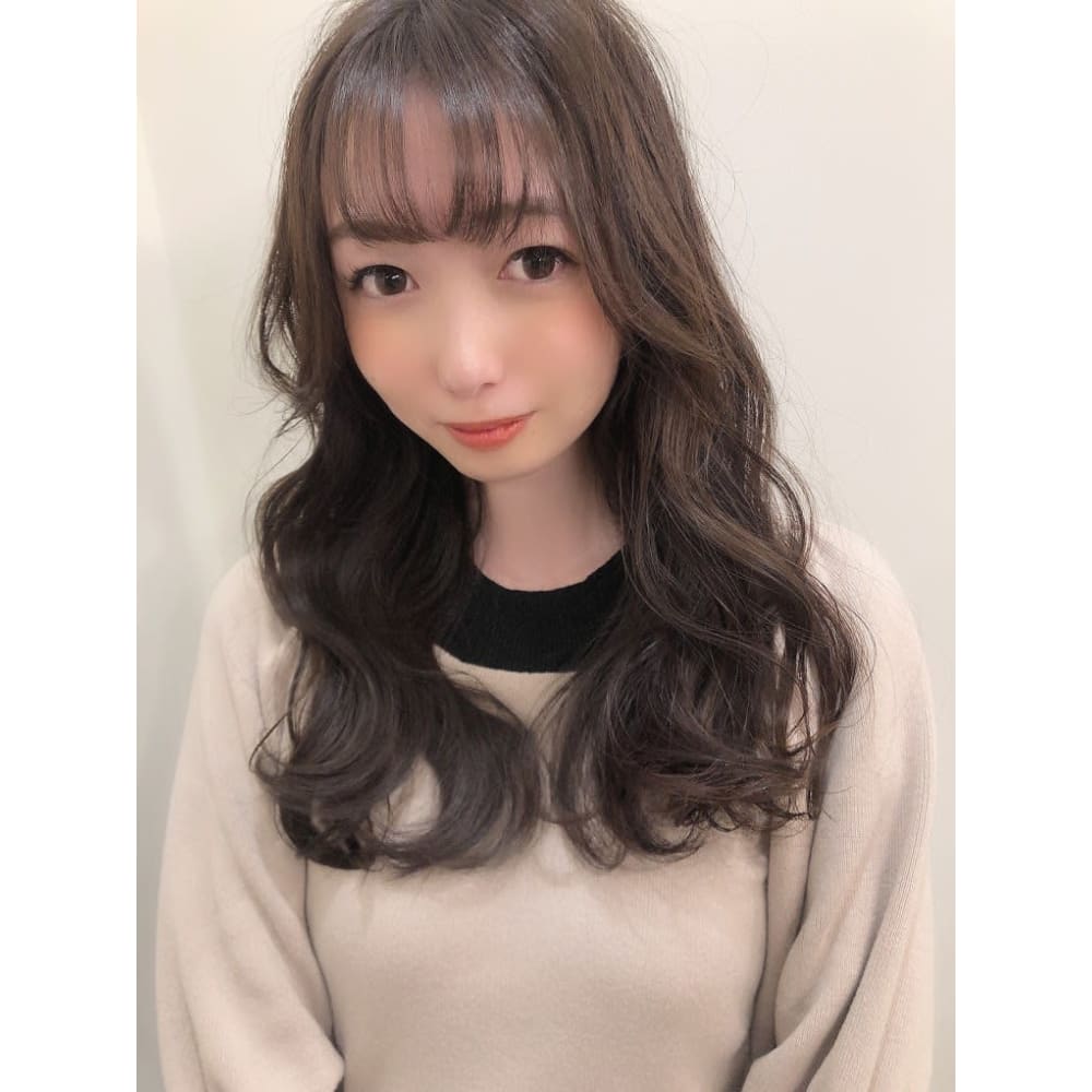 エアリーウェーブレイヤースタイル E M A Assort イーエムエーアソート のヘアスタイル 美容院 美容室を予約するなら楽天ビューティ