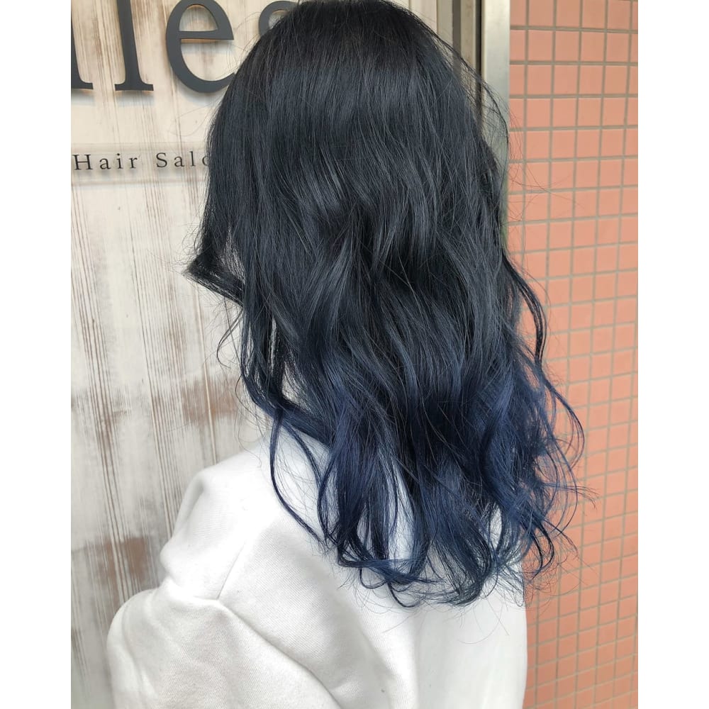 ブルーブラックのグラデーションカラー Ailes エル のヘアスタイル 美容院 美容室を予約するなら楽天ビューティ