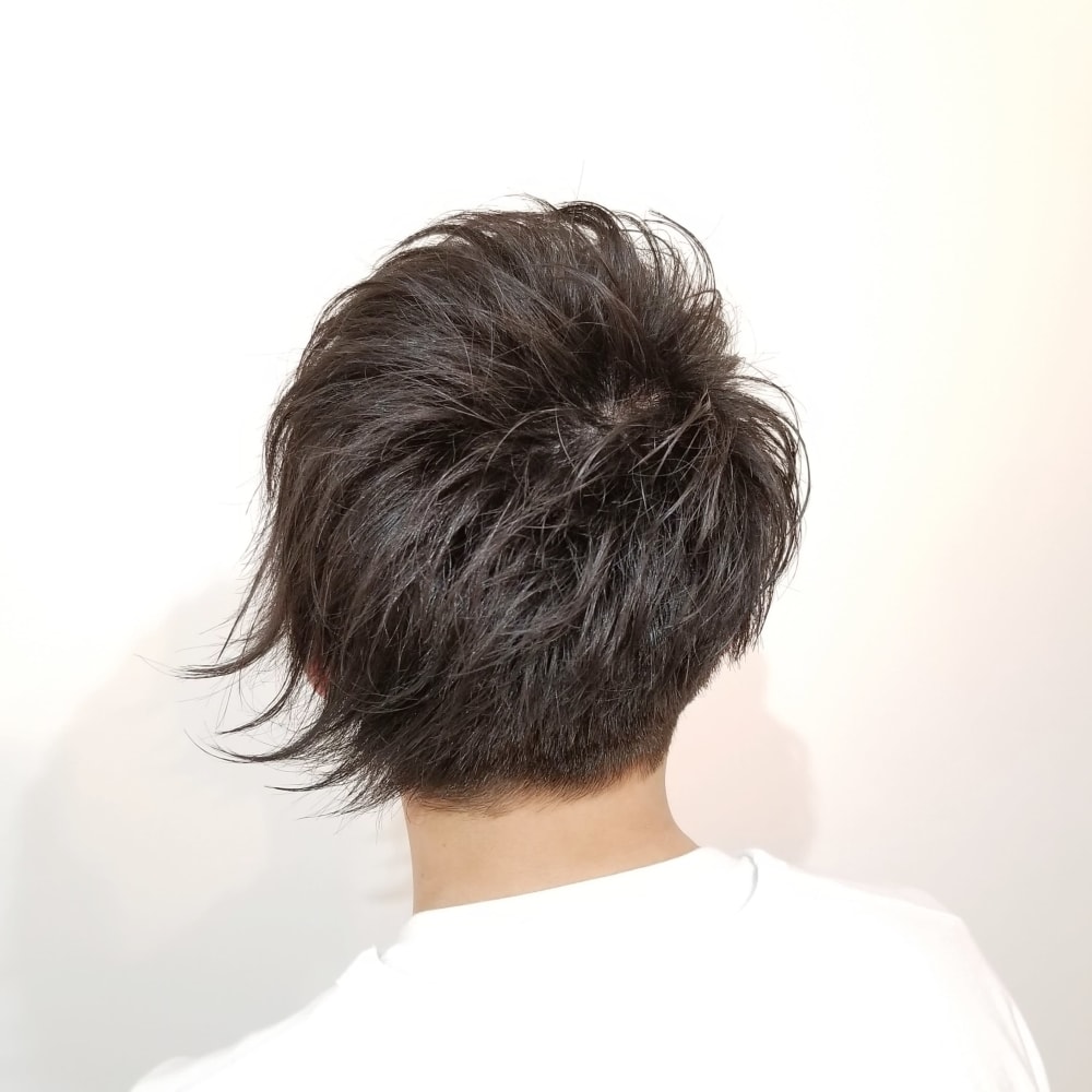 アシメ ツーブロック ネープレス ダウンバング 黒髪 Loana Roppongi ロアナロッポンギ のヘアスタイル 美容院 美容 室を予約するなら楽天ビューティ
