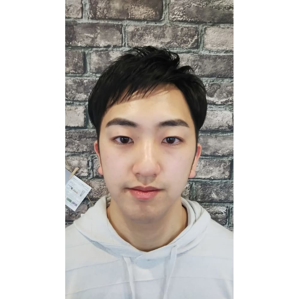 ツーブロックアシメバングスタイル Voyage Hair Face ヴォヤージュ ヘアー アンド フェイス のヘアスタイル 美容院 美容室を予約するなら楽天ビューティ