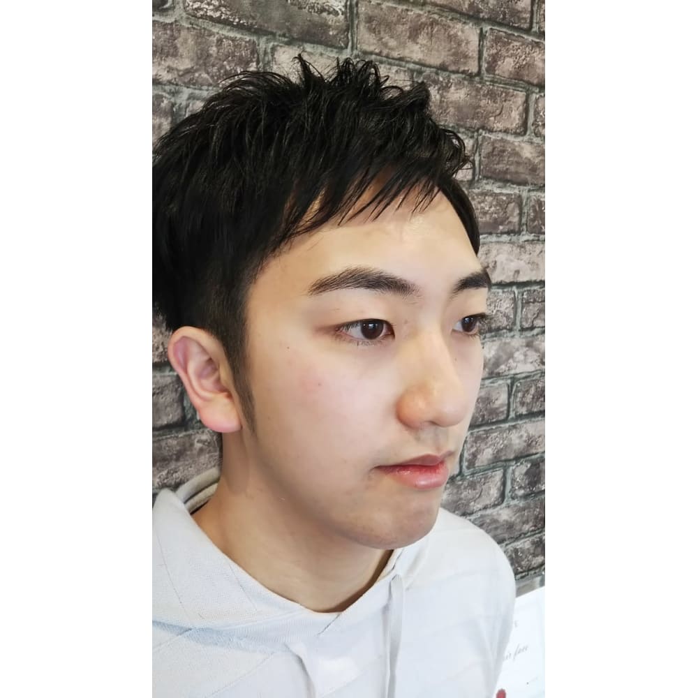 ツーブロックアシメバングスタイル Voyage Hair Face ヴォヤージュ ヘアー アンド フェイス のヘアスタイル 美容院 美容室を予約するなら楽天ビューティ