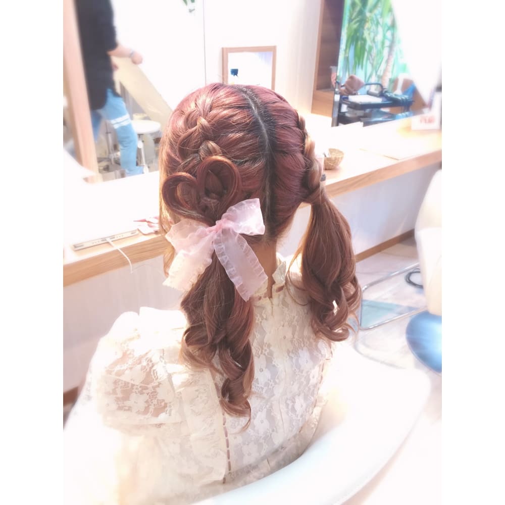 片っぽハートのツインテ Lala Roomo Studio ララルーモスタジオ のヘアスタイル 美容院 美容室を予約するなら楽天ビューティ