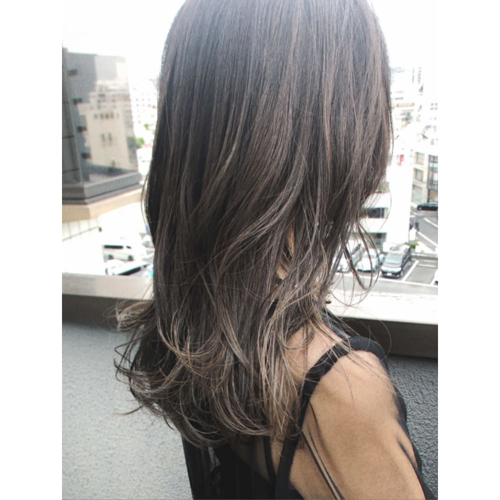 隠しハイライトでシアーグレージュ Lyon Hair Make Up リヨンヘアーアンドメイクアップ のヘアスタイル 美容院 美容室を予約するなら楽天ビューティ 隠しハイライトでシアーグレージュ Lyon Hair Make Up リヨンヘアーアンドメイクアップ のヘアスタイル 美容院 美容室を予約するなら楽天ビューティ