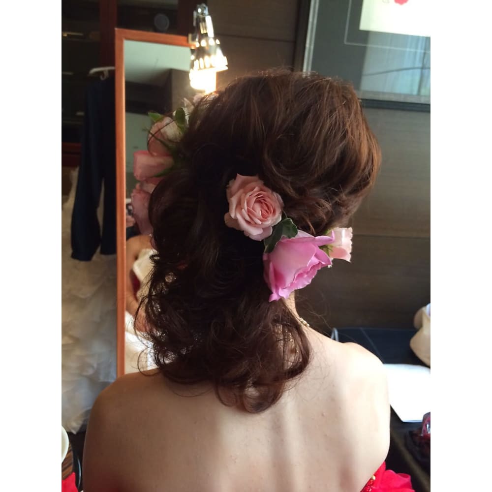サイドダウンのパーティヘアーセット Hair Make Buono ヘアーアンドメイク ボーノ のヘアスタイル 美容院 美容室を予約するなら楽天ビューティ