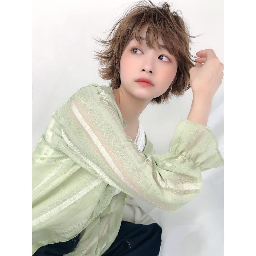 ひし形シルエットショートレイヤーハイライトミルクティーベージ Piece Hair Esthe 吉祥寺 ピース ヘアアンドエステ キチジョウジ のヘアスタイル 美容院 美容室を予約するなら楽天ビューティ