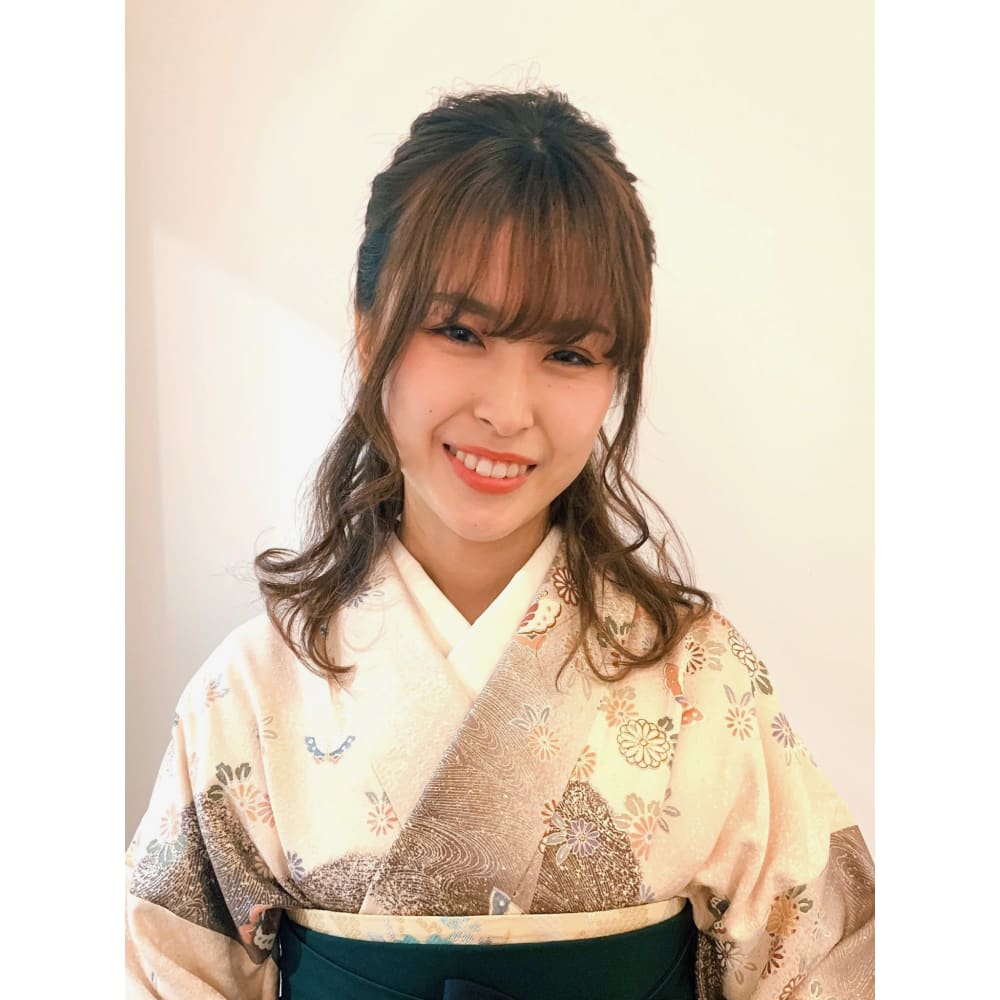 王道の袴ヘア 飾りなしでも十分 ボリュームハーフアップ Hair Make Opsis オプシス のヘアスタイル 美容院 美容室を予約するなら楽天ビューティ